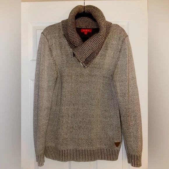 GUESS LOS ANGELES. Material is mostly cotton with some wool and bamboo. Size M - Picture 1 of 10